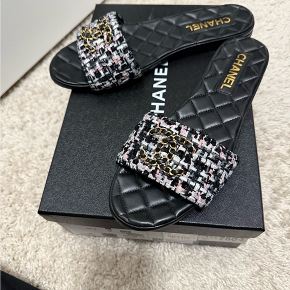 CHANEL Black and Pink Tweed Slide Sandals - Picture 1 of 2